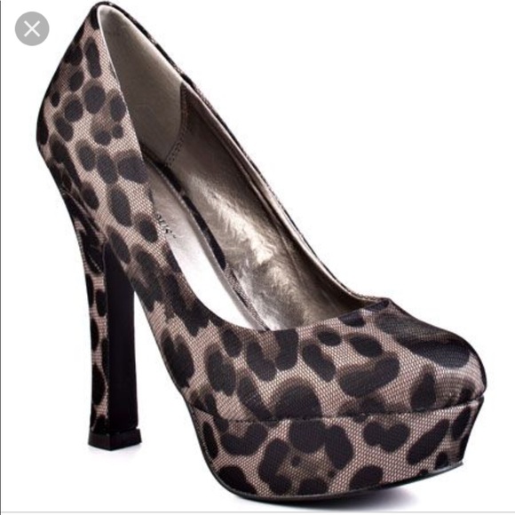 Adorable Leopard Print Heels - Picture 1 of 6